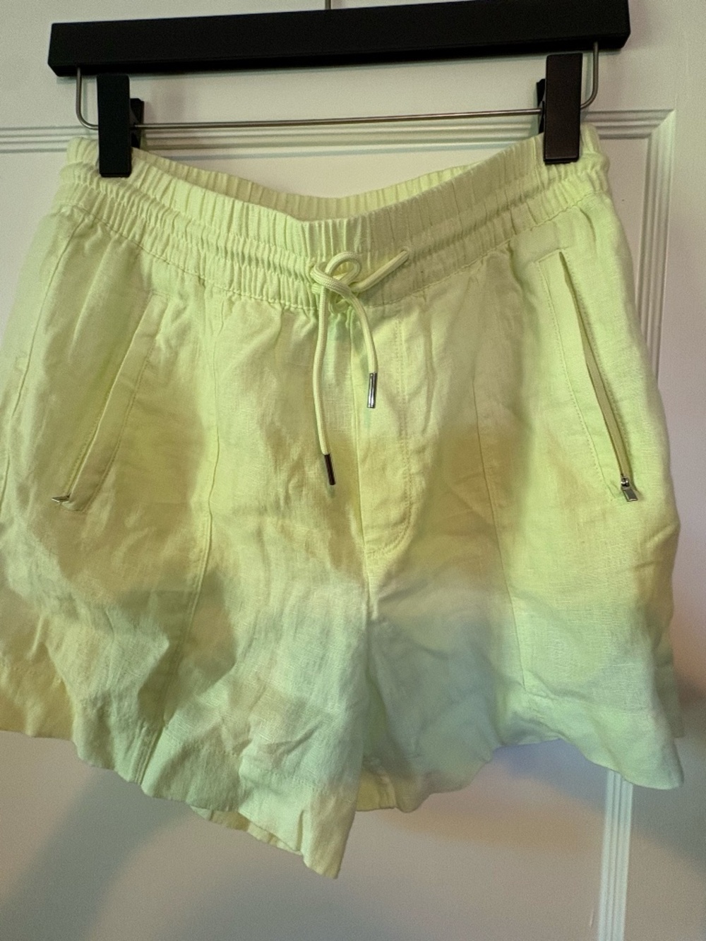 NWT Athleta Retreat Linen Mid-Rise 4" Short size M